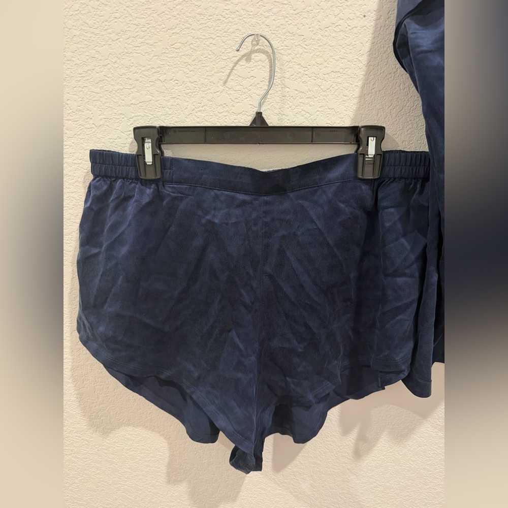 Lunya Nordstrom navy blue silk short sleeve t shirt top and shorts pajama set - Picture 8 of 11